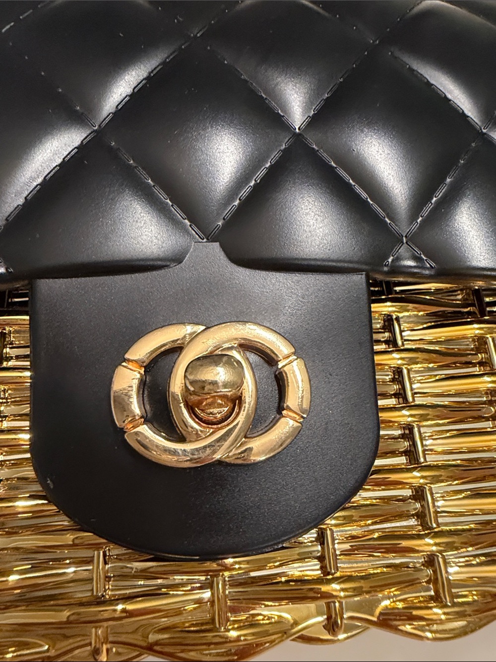 Elegant Black and Gold Quilted Crossbody Bag - Picture 11 of 11